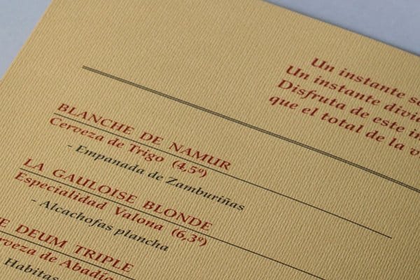 Detalle de carta de menú personalizada para restaurantes y hostelería