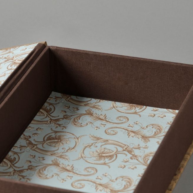 Portamenús personalizados para restaurantes y hoteles - caja portacuentas grande LH corcho interior