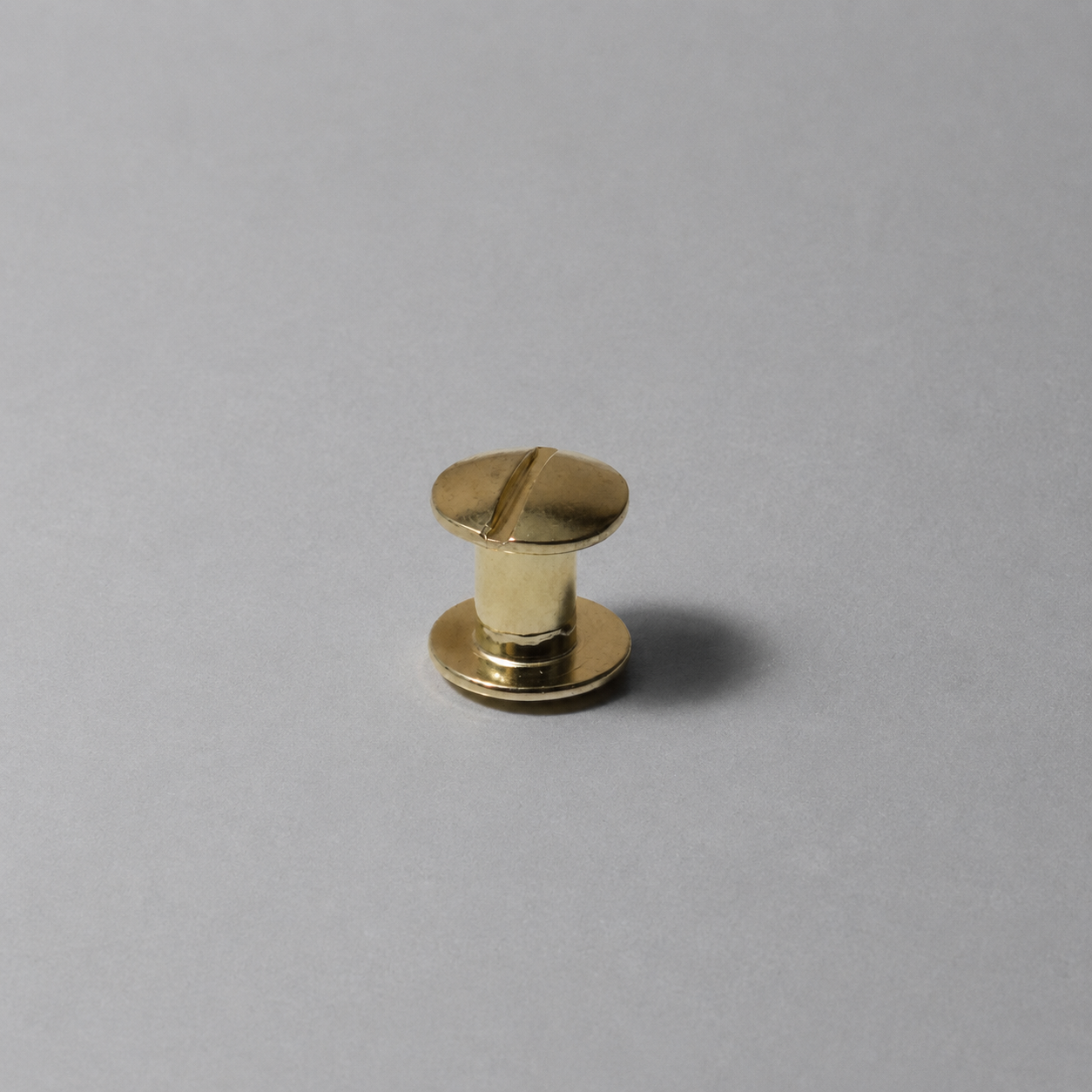 tornillos-dorados-01